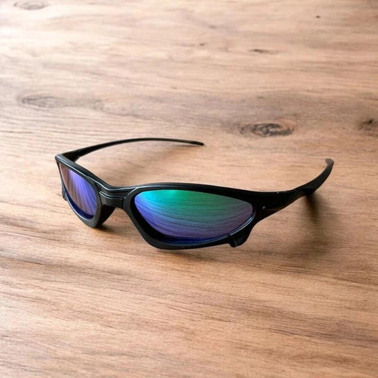 Insane polarised sunglasses in black with blue lense. One Size.