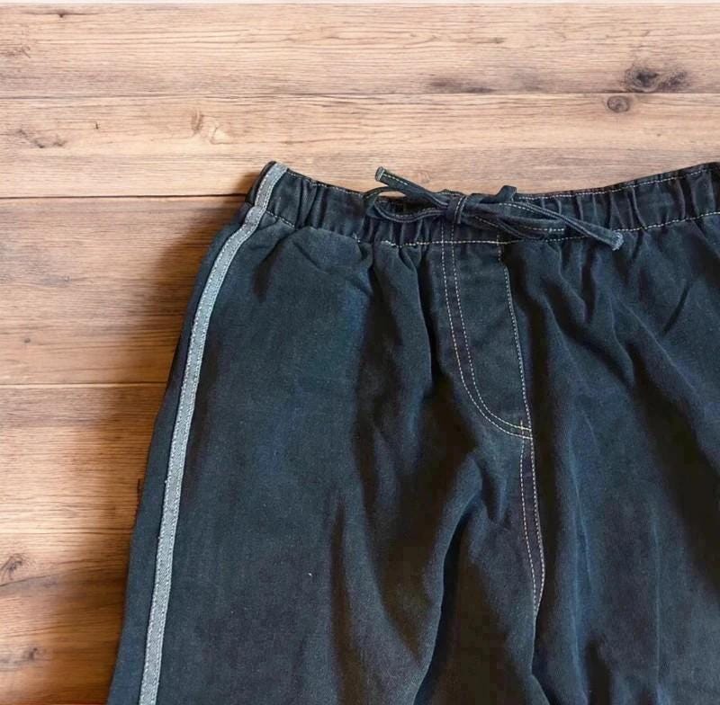 Vintage style baggy wide leg skater fit jeans with side stripes in washed black.