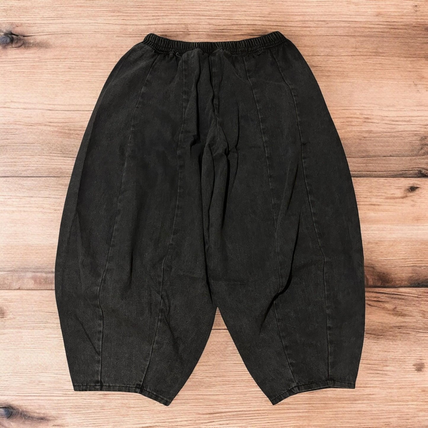 Incredible super baggy wide leg balloon fit jeans in washed black.