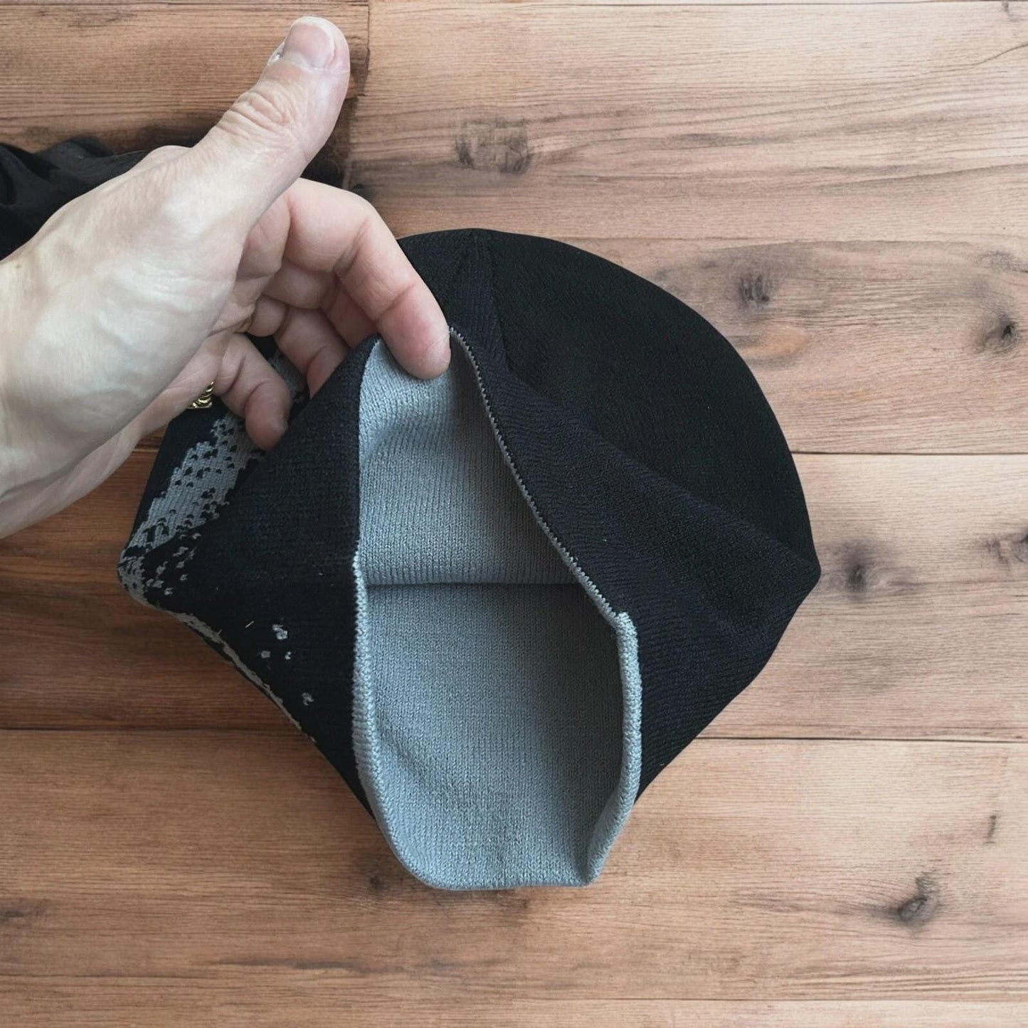Cool Japanese vintage style beanie hat in black with graphic design. One size.