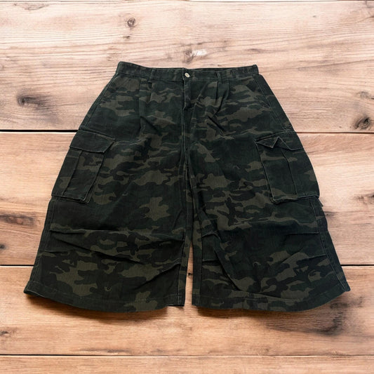 Super baggy wide leg cargo carpenter shorts jorts in army camo.