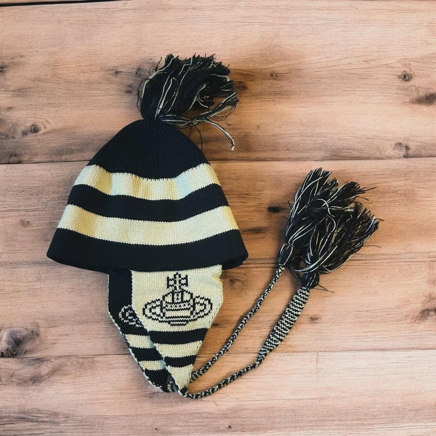 Lovely vintage style Dappy ear flap bobble hat in black/beige stripes. One size.