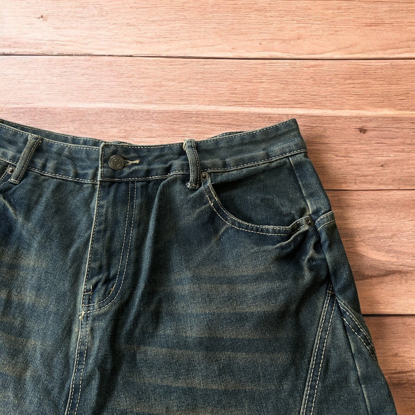 Super baggy wide leg denim carpenter shorts jorts in dark blue wash.