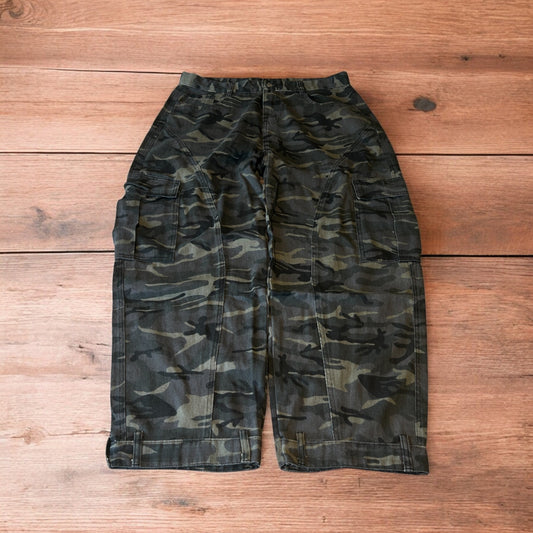 Super baggy wide leg cargo carpenter trousers in army camo.