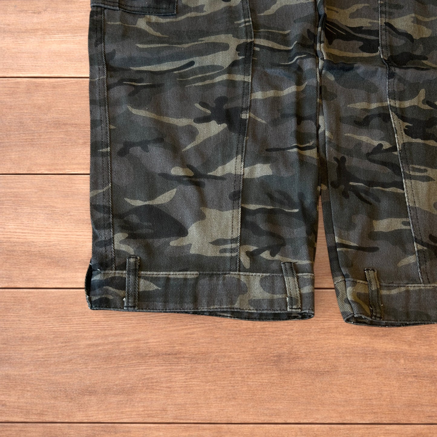 Super baggy wide leg cargo carpenter trousers in army camo.
