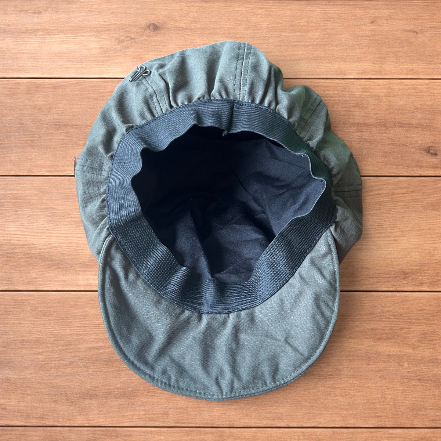Vintage style newsboy painter flat cap beret in khaki green.