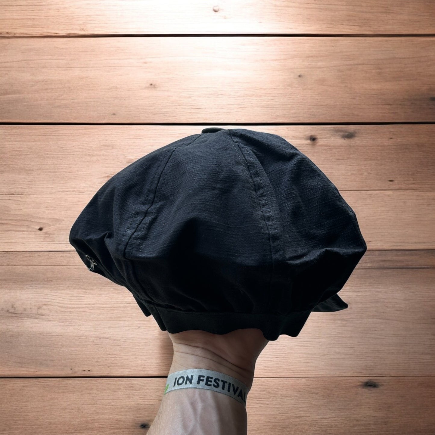 Vintage style newsboy painter flat cap beret in black.