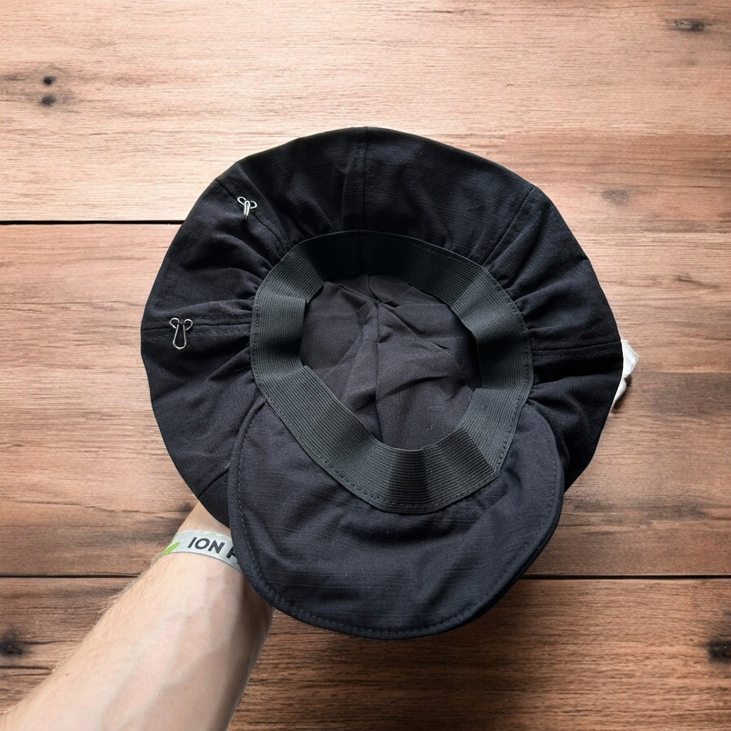 Vintage style newsboy painter flat cap beret in black.