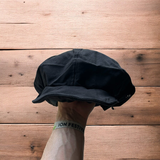 Vintage style newsboy painter flat cap beret in black.