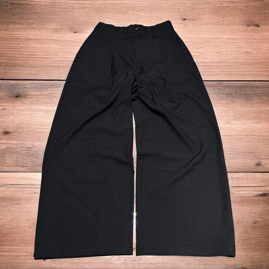 Incredible vintage style baggy wide leg tailored trousers in black.