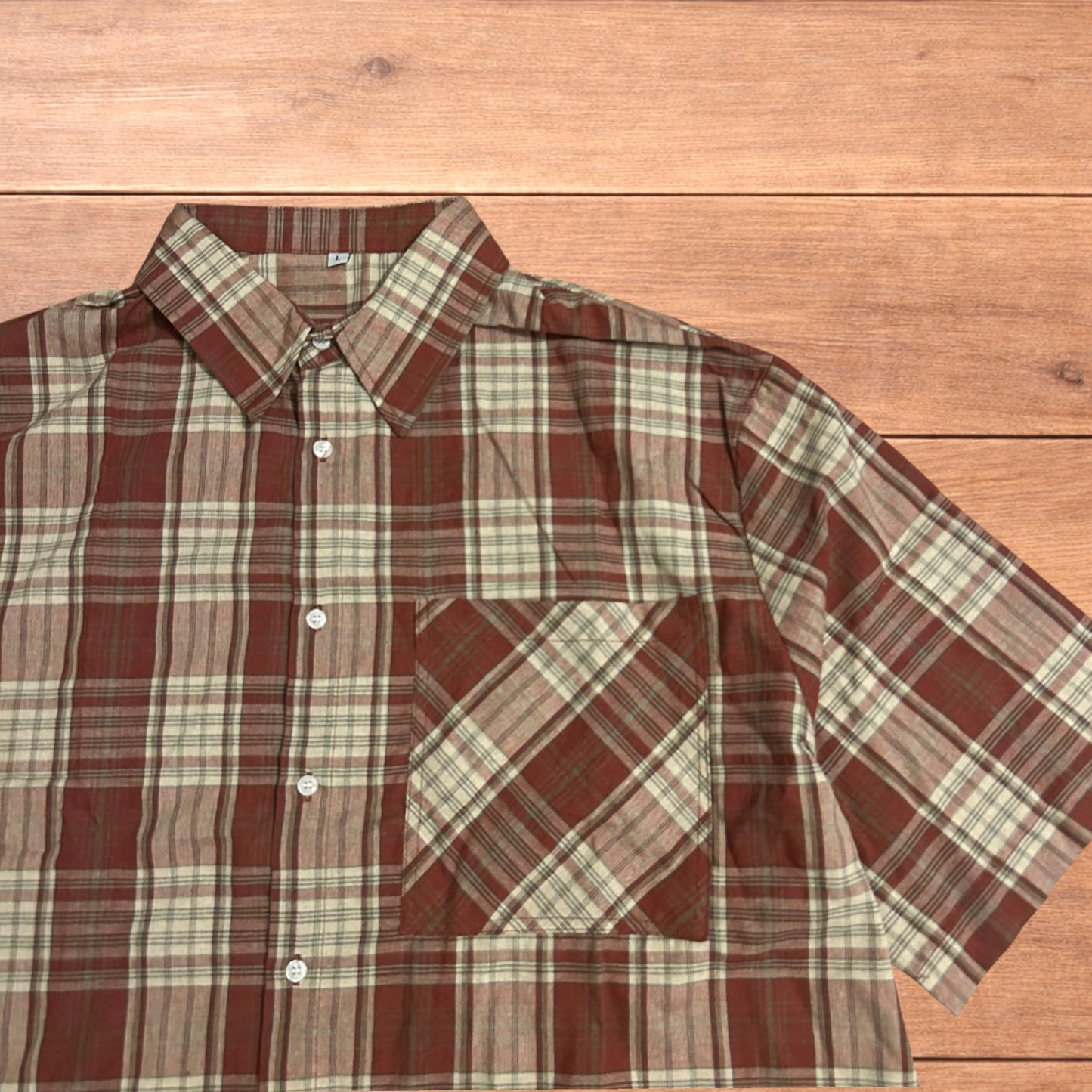 Vintage style checkered cotton short sleeve button up shirt in red/beige.