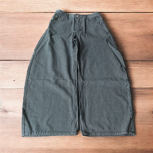 Vintage style wide leg baggy pinstripe trousers in black/white.