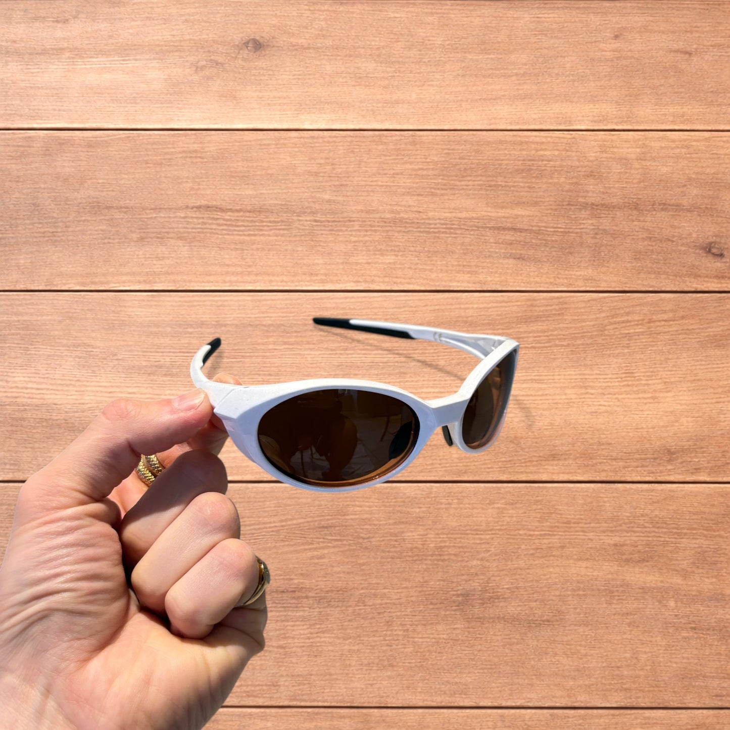 Insane mirrored polarised sunglasses in white with brown lense.