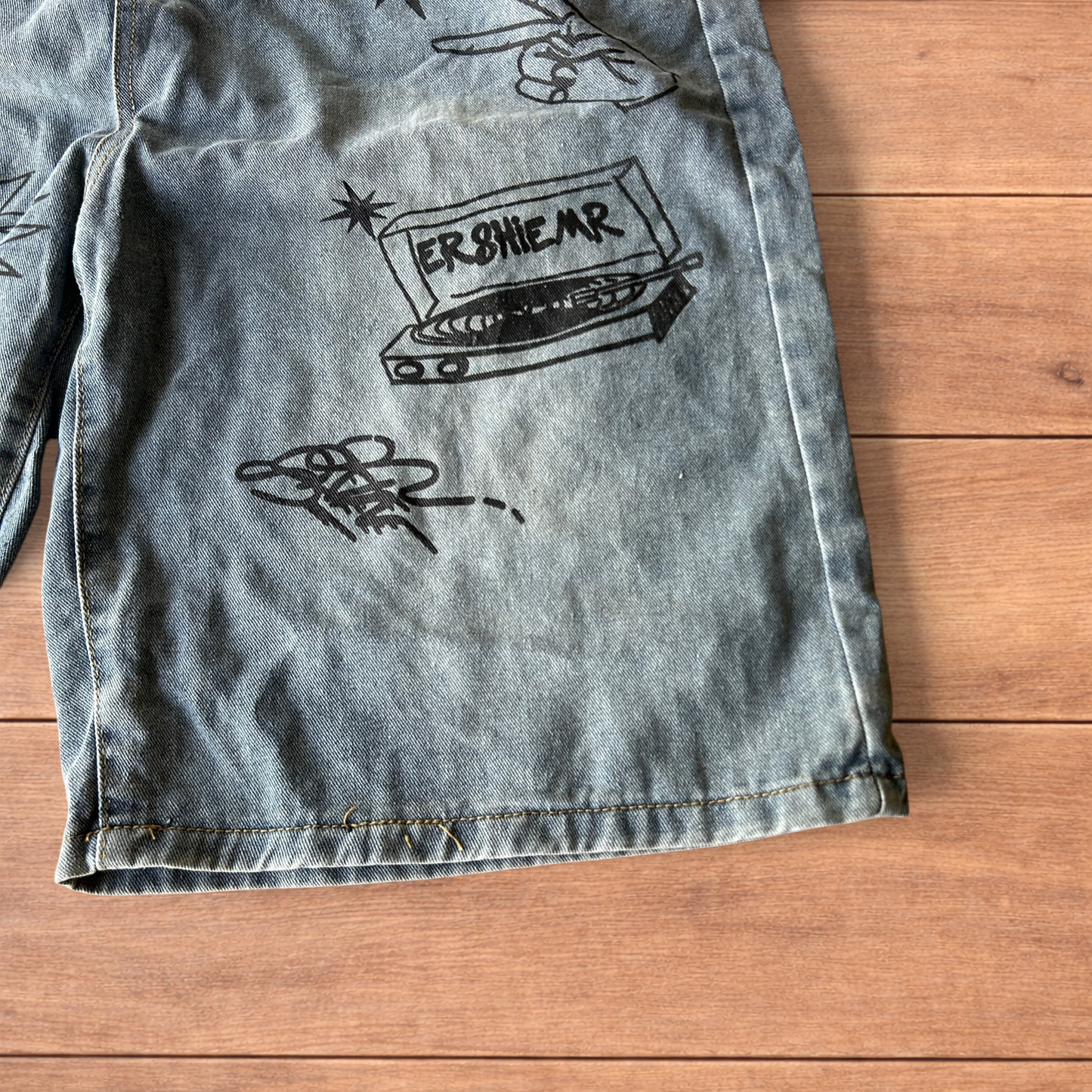 Incredible baggy wide leg denim shorts jorts with graffiti/graphic in light blue.