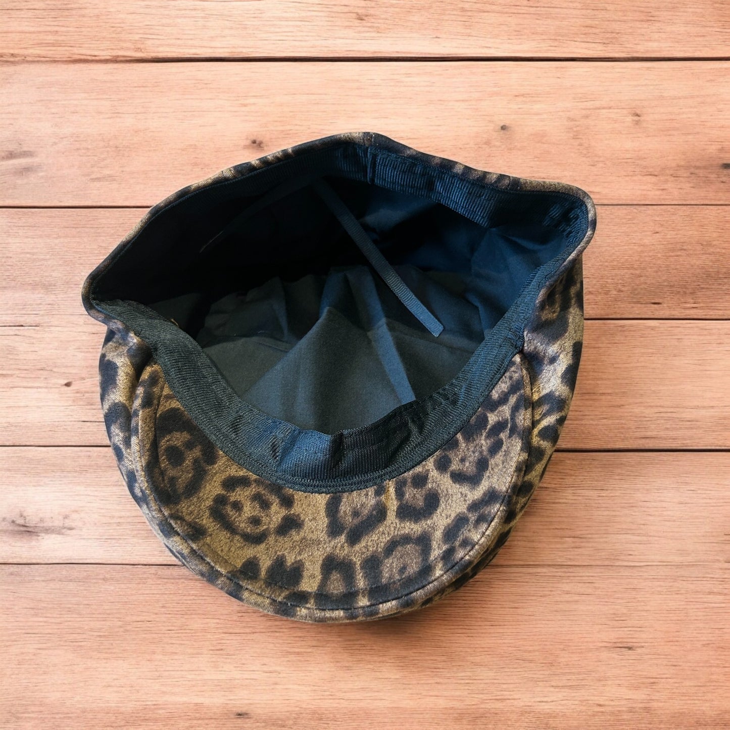 Vintage style newsboy flat cap beret in leopard & brown colour way. One size.