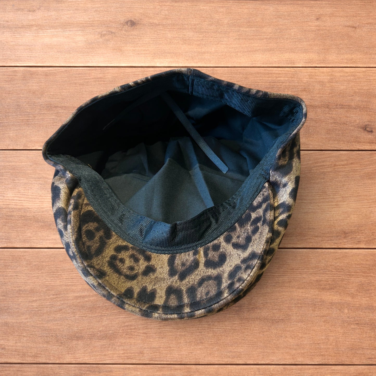 Vintage style newsboy flat cap beret in leopard & brown colour way.