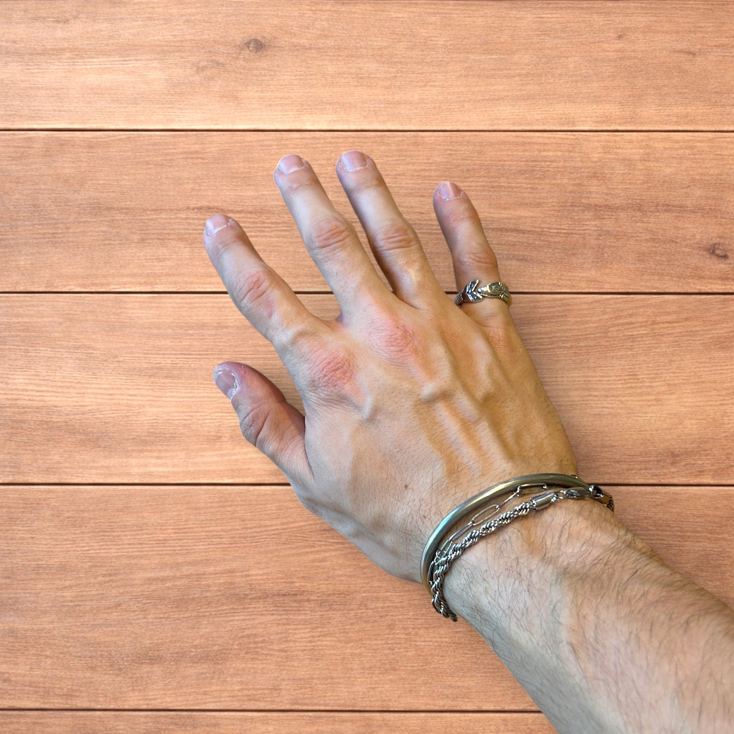 Lovely vintage style stainless steel retro fish ring in silver.