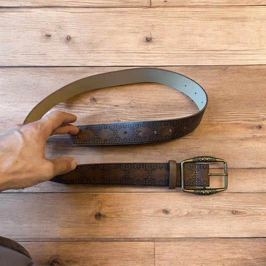 Vintage style faux leather western cowboy belt in brown with bronze trim. 105cm.