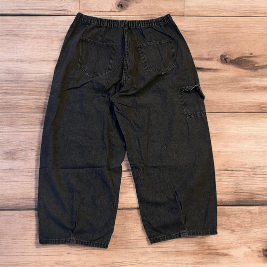 Vintage style baggy wide leg skater fit jeans in washed black.