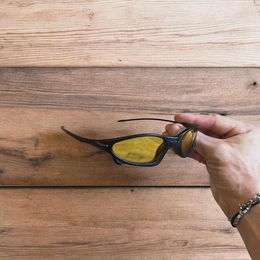 Insane polarised sunglasses in black with yellow lense. One size.