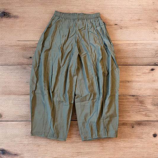 Insane super baggy wide leg skater trousers in khaki.
