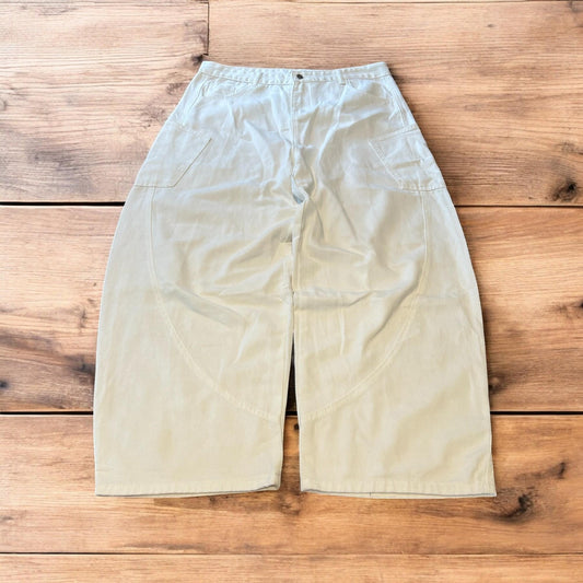 Incredible vintage style baggy wide leg skater fit jeans in white.