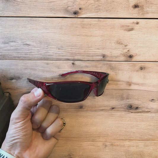 Cool wrap around sunglasses in pink/purple frame with black lense. One size.