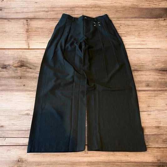 Incredible vintage style baggy wide leg tailored trousers in black.