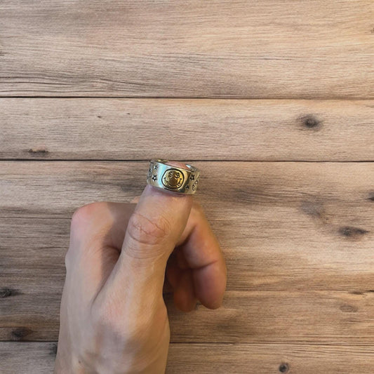 Vintage style stainless steel cartoon skater style ring in silver/gold. One size.