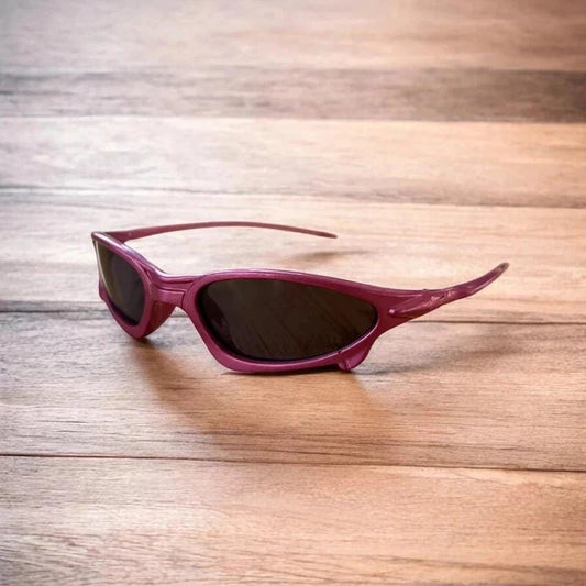 Insane polarised sunglasses in pink with black lense. One size.