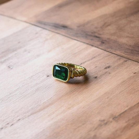 Lovely vintage style gold ring with green gemstone.