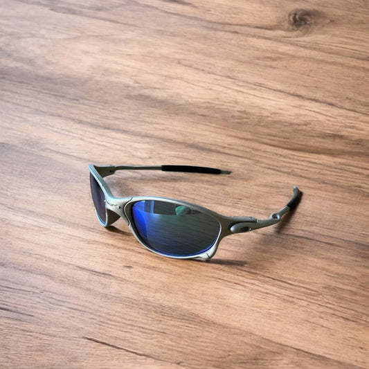 Insane metal frame sunglasses in silver with blue lense. One size.
