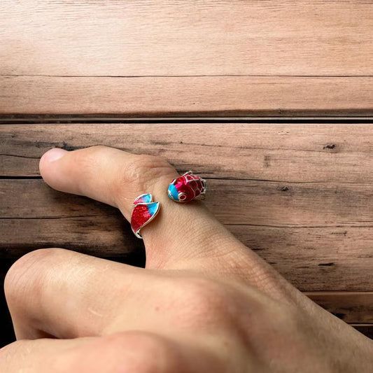 Lovely vintage style stainless steel retro fish ring in silver. One size.