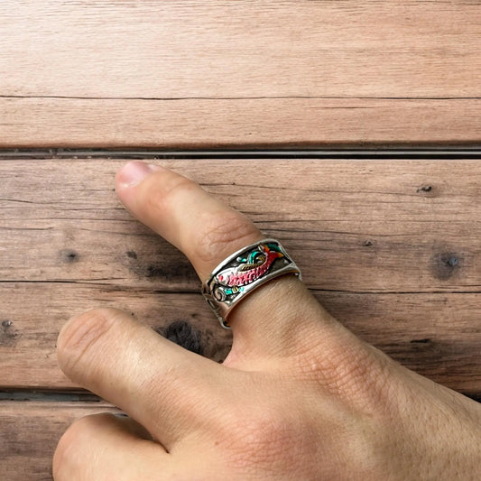 Lovely vintage style stainless steel retro fish band ring in silver. One size.