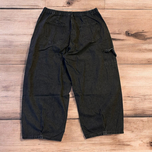 Vintage style baggy wide leg skater fit jeans in washed black.