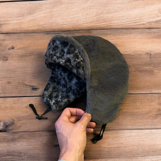 Lovely trapper Russian winter ear flap hat in leopard grey colour way. One size.