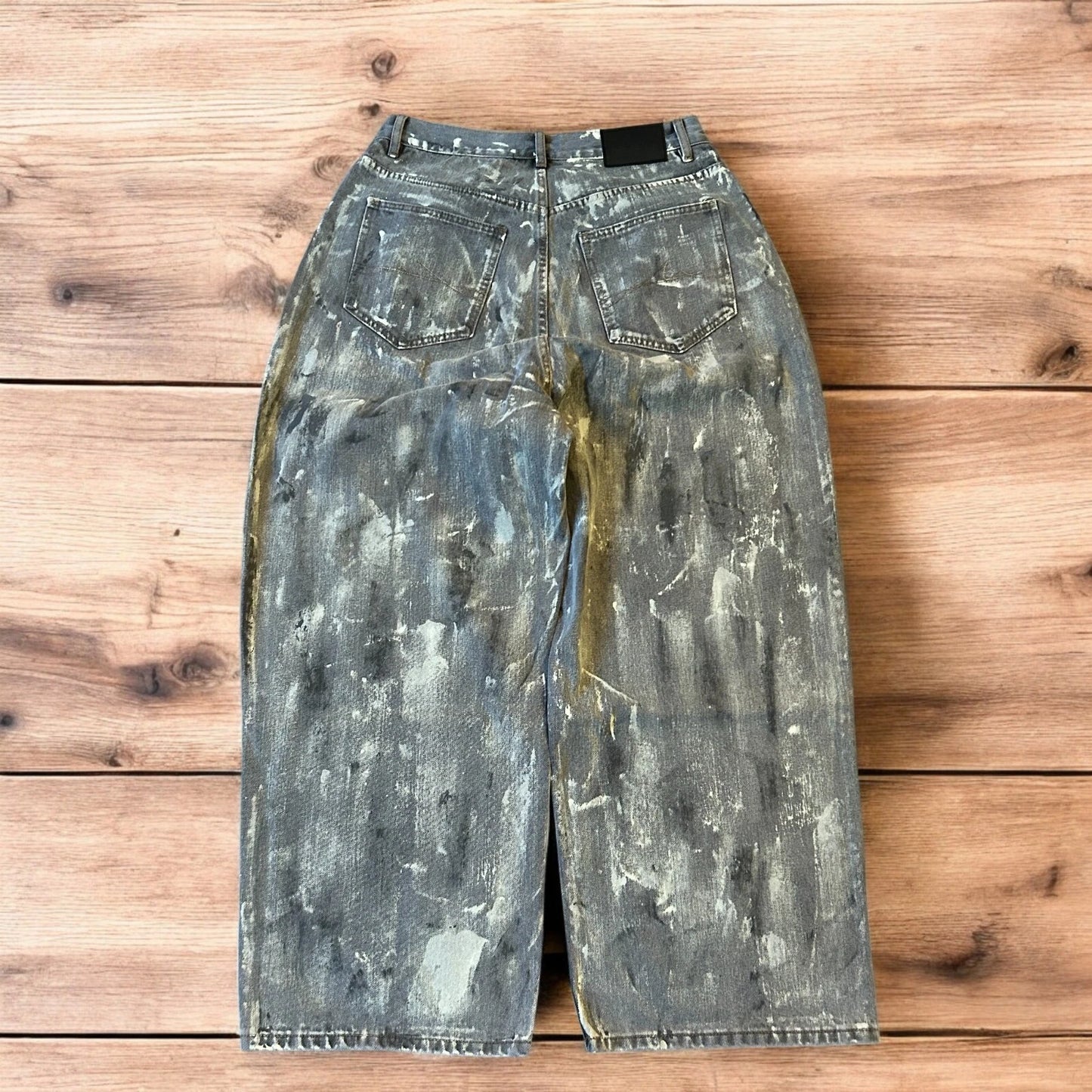 Incredible vintage style baggy wide leg skater fit jeans in grey with paint.