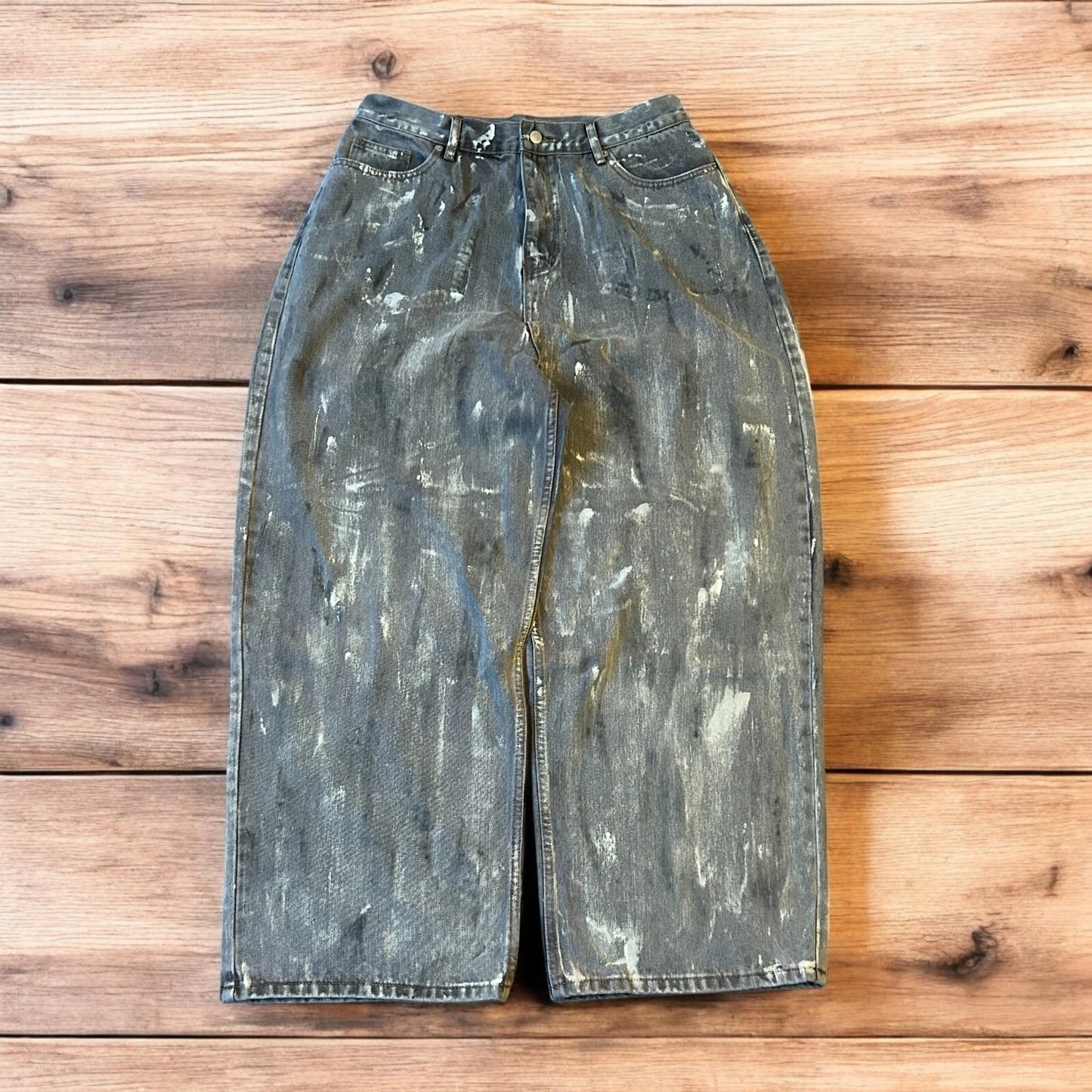 Incredible vintage style baggy wide leg skater fit jeans in grey with paint.