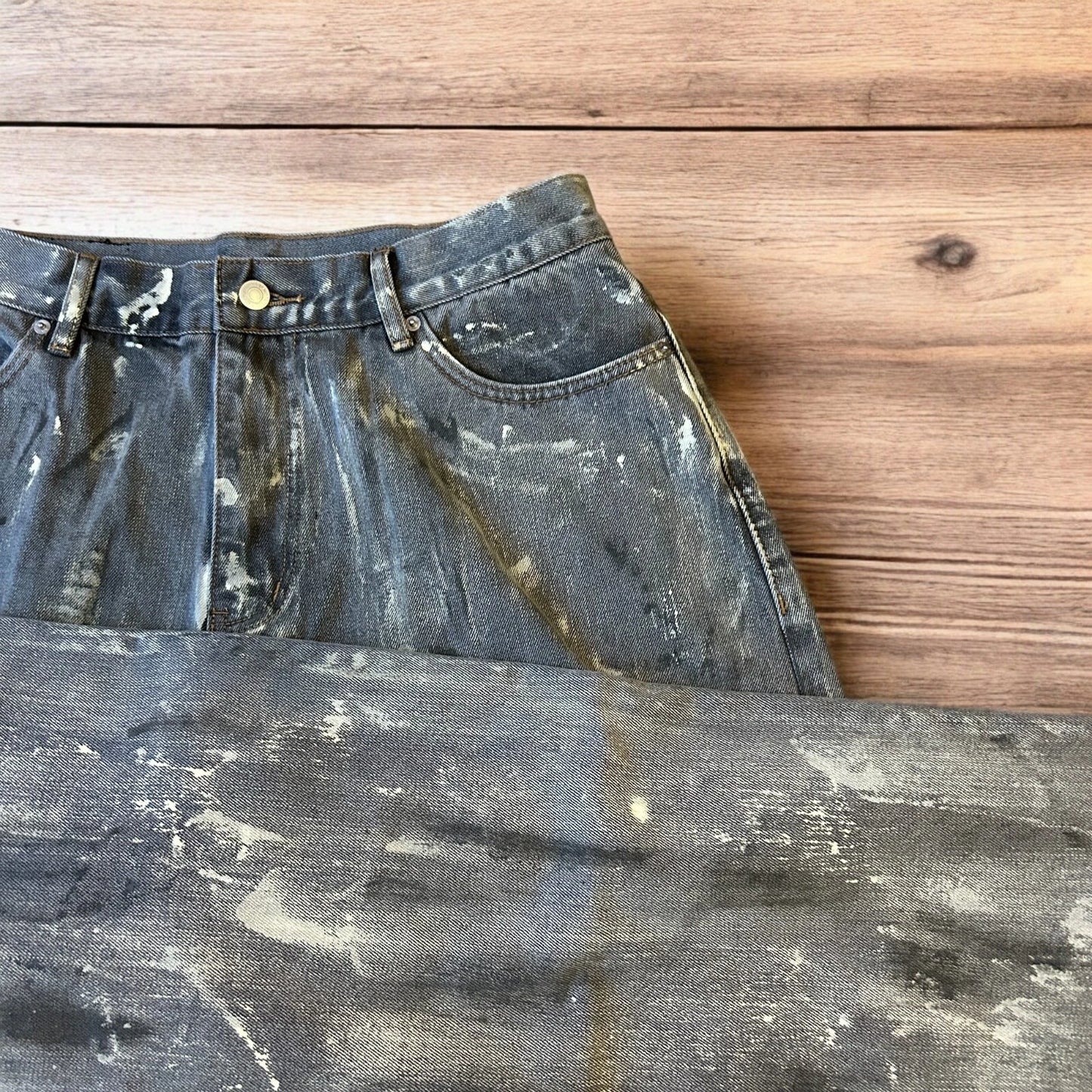 Incredible vintage style baggy wide leg skater fit jeans in grey with paint.