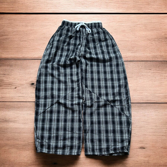 Lovely baggy wide leg checkered lounge pants trousers in black/white.