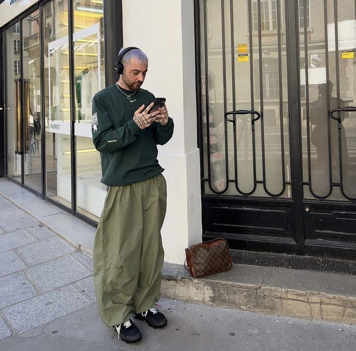 Man in baggy cargo trousers on the streets of London.