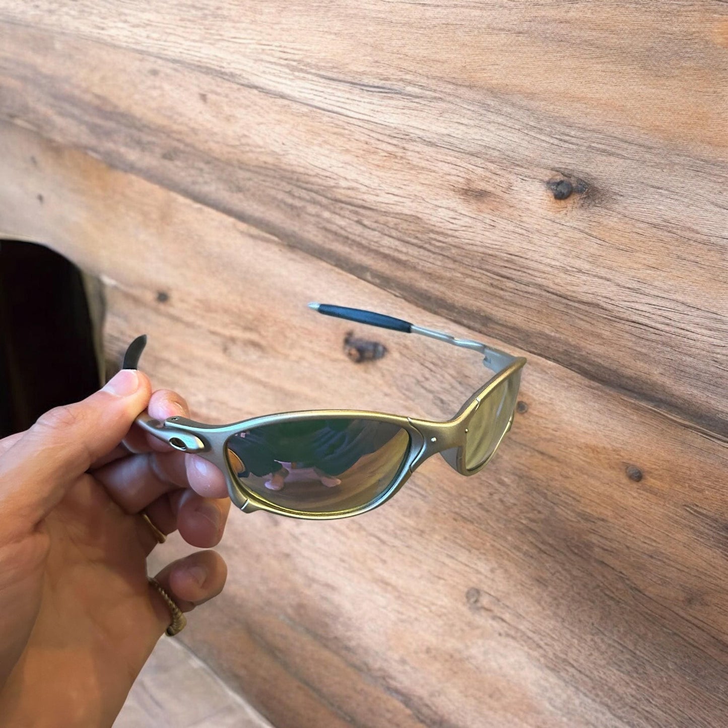 Insane metal frame sunglasses in silver with purple lense. One size.