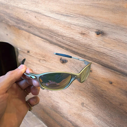 Insane metal frame sunglasses in silver with purple lense. One size.