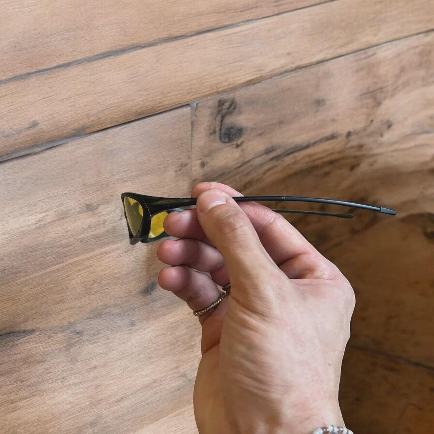 Insane polarised sunglasses in black with yellow lense. One size.