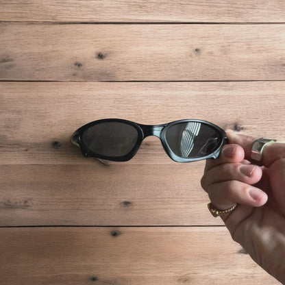 Insane polarised sunglasses in black with black lense. One size.