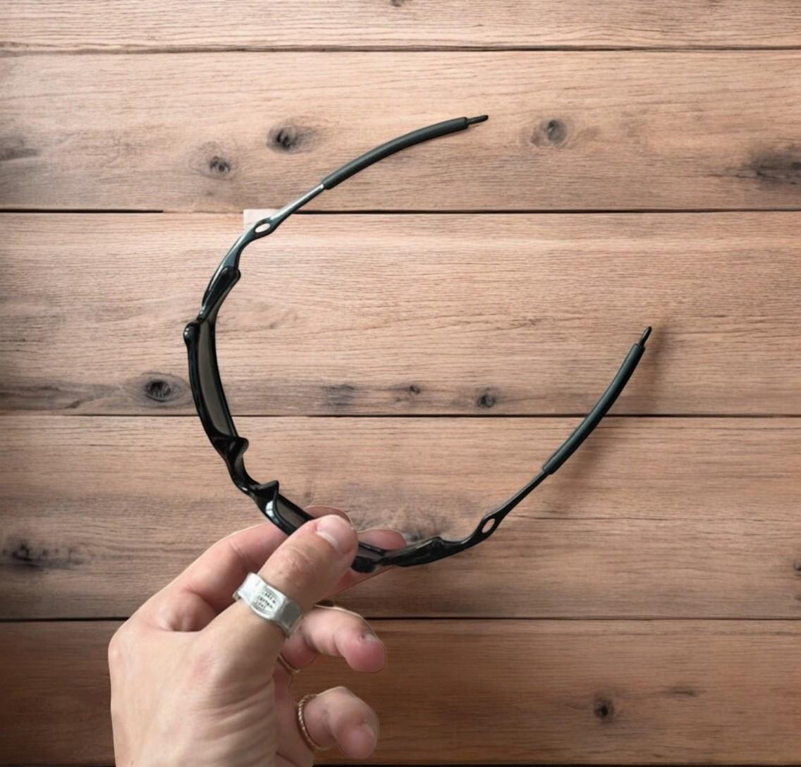 Insane metal frame sunglasses in black with black lense. One size.