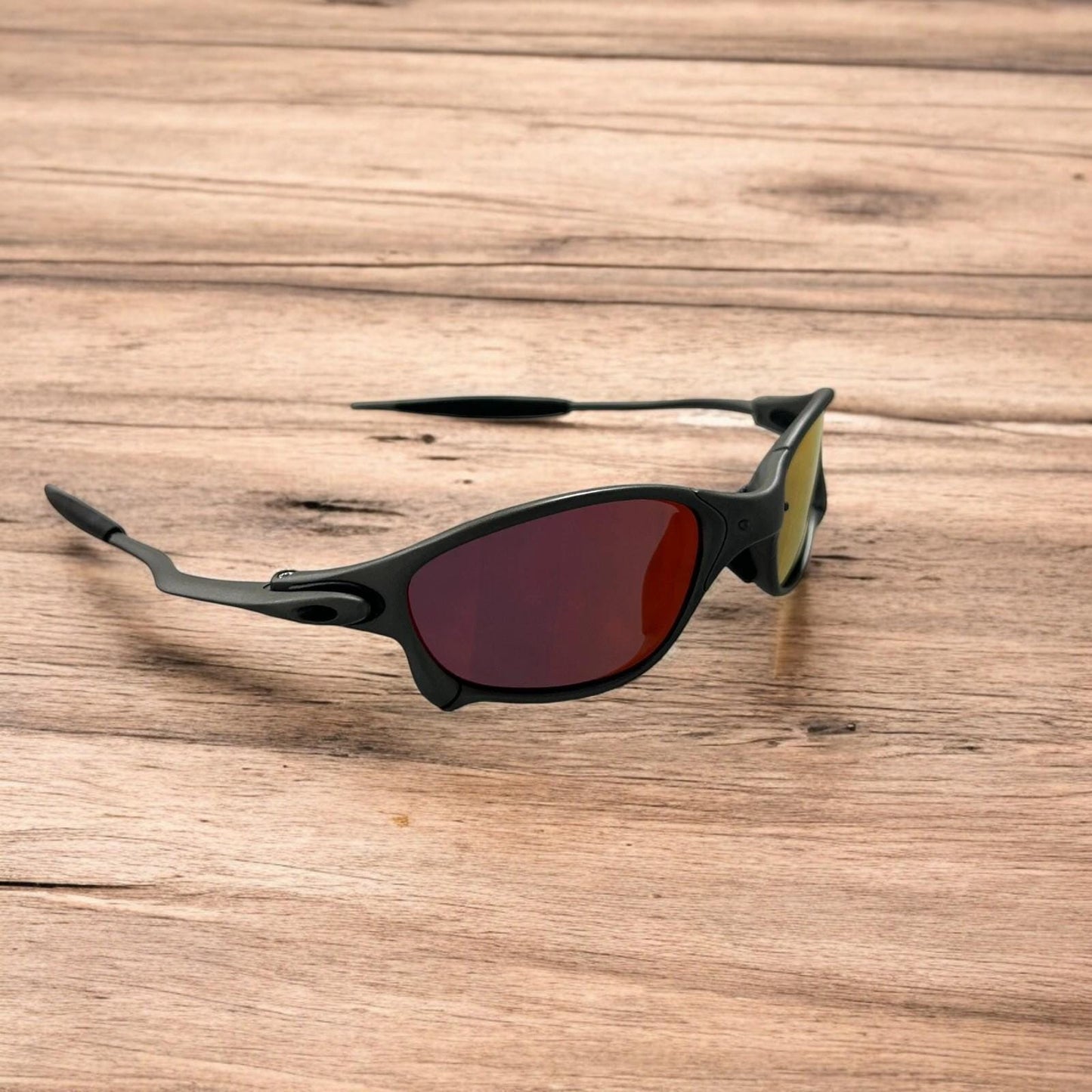 Insane metal frame polarised sunglasses in black frame red lense. One size.