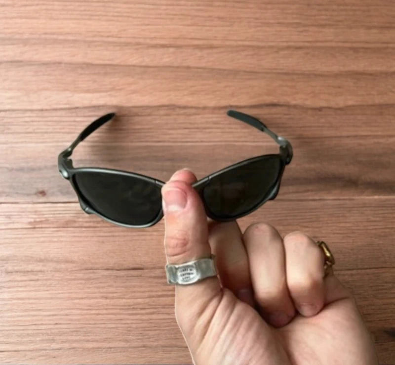 Insane metal frame sunglasses in grey with black lense. One size.
