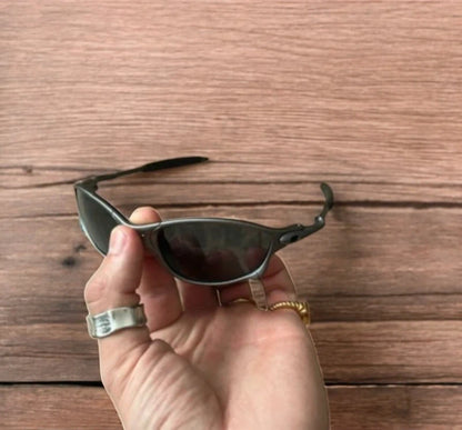 Insane metal frame sunglasses in grey with black lense. One size.