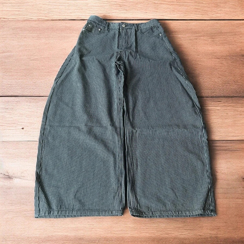 Vintage style wide leg baggy pinstripe trousers in black/white.